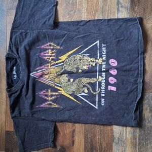 Def Leppard band shirt